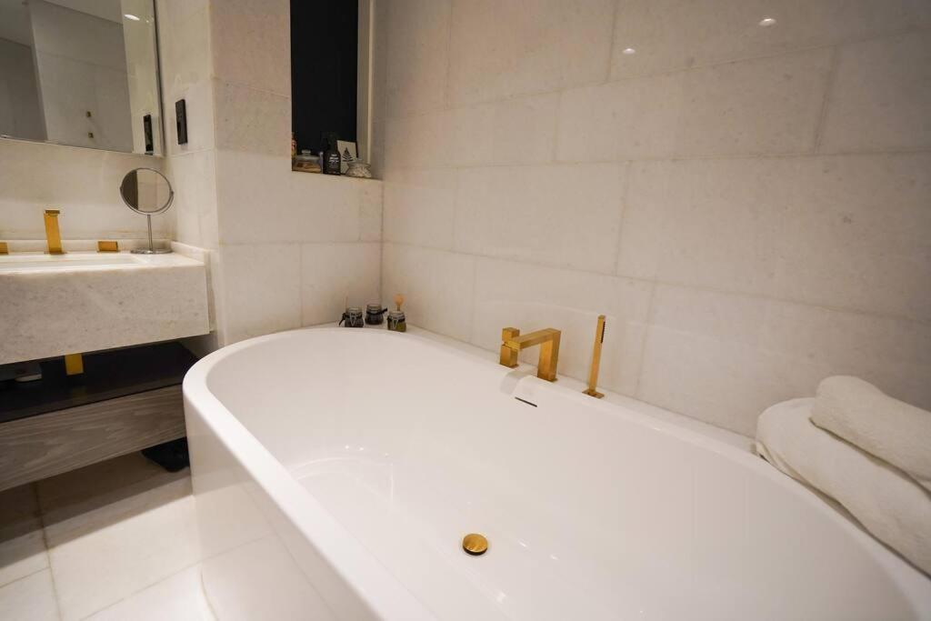 Private Pool Apt. Five Palm Jumeirah Up To 6Guest Dubai Exterior photo